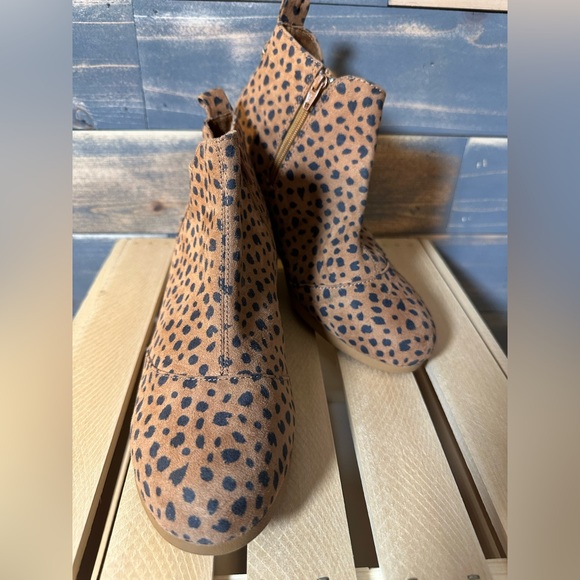 Toms Ankle Boots in Brown with Black Dots - Picture 1 of 9